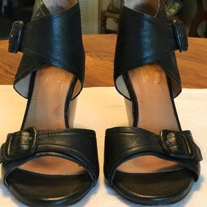 Seychelles size 6 women’s black leather sandals.